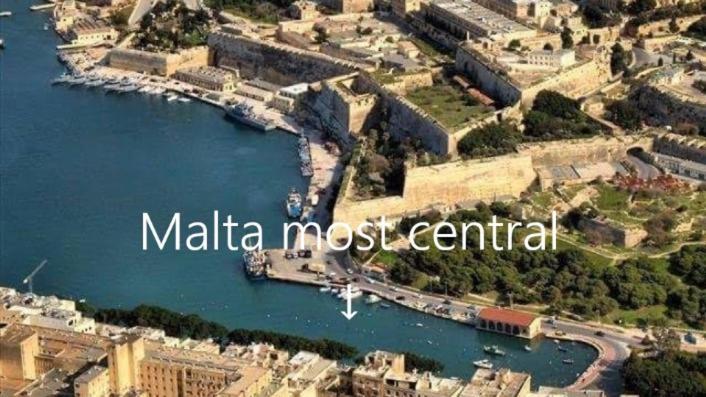 Centre Point, Malta'S Most Central Pietà Екстериор снимка